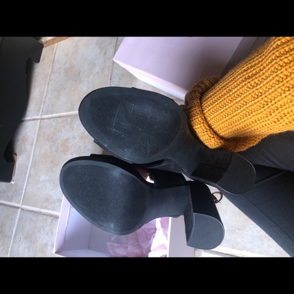 Black heels - Picture 4 of 7